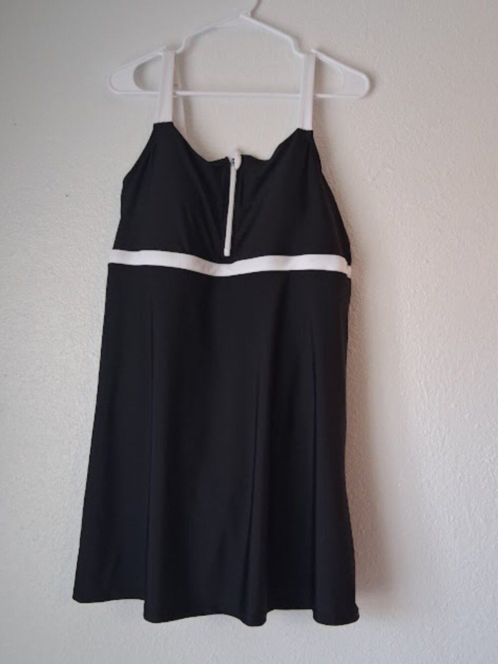 Land's Ends women's size XL black and white zipper front swim dress